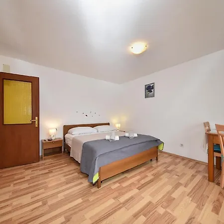 Apartment Fuer 2 Personen Ca 27 Qm In Rovinj, Istrien Istrische Riviera *